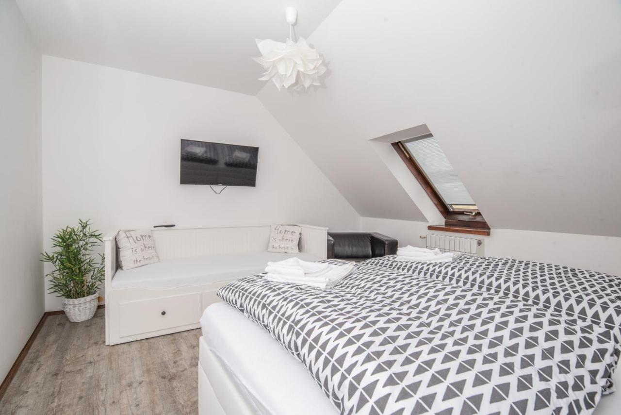 Hotel Na Baste Jablonec nad Nisou Bagian luar foto